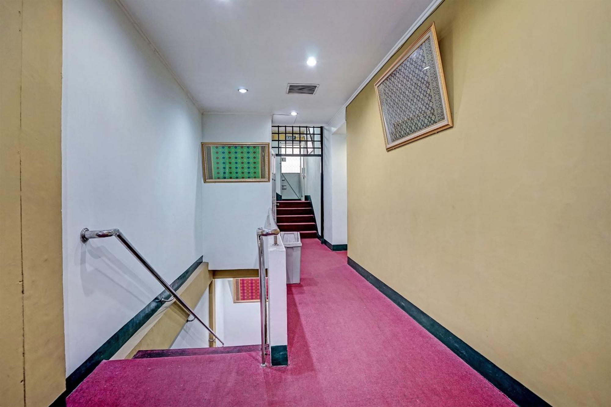 Super Oyo 91805 Hotel Wisma Bari Palembang Exteriör bild
