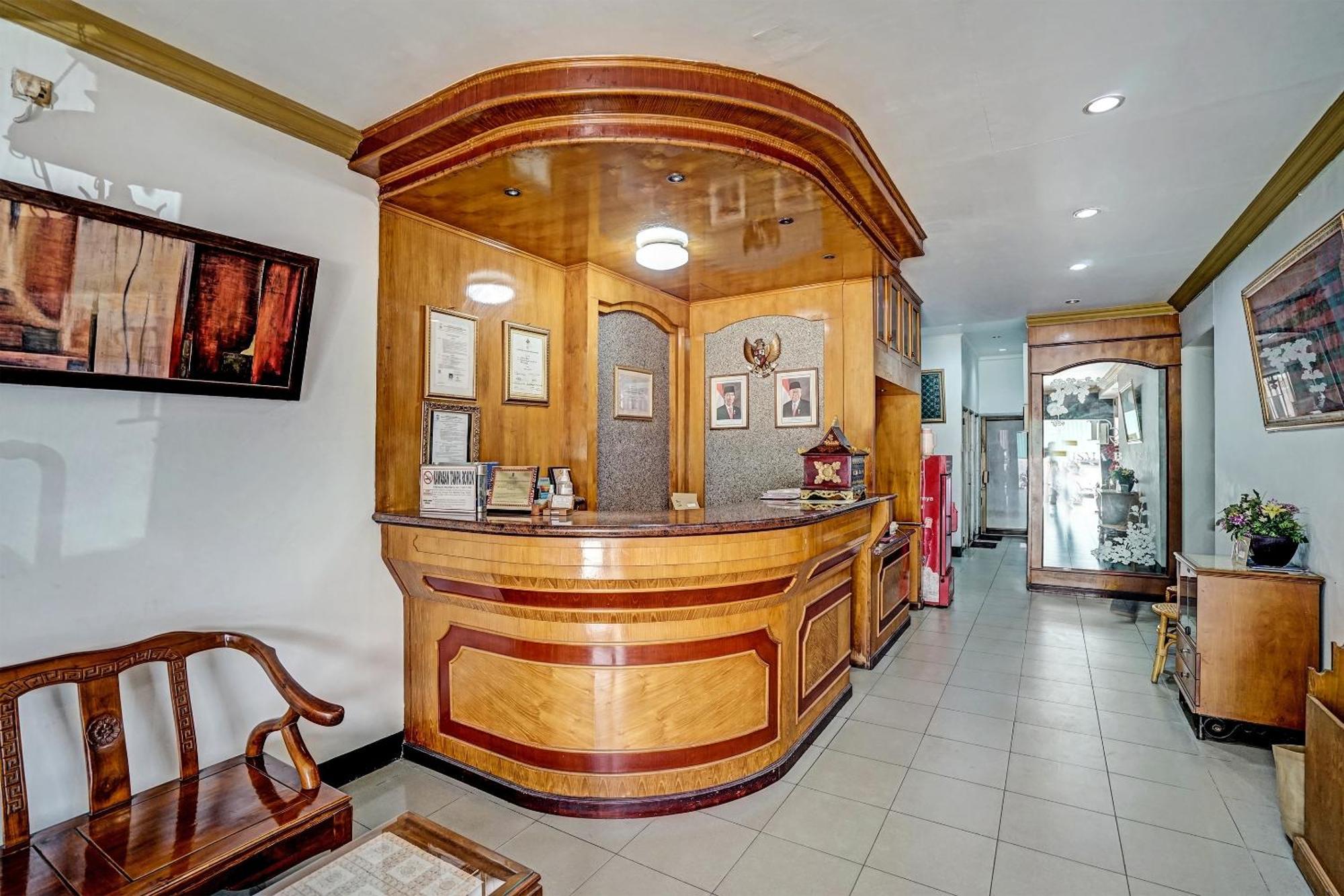 Super Oyo 91805 Hotel Wisma Bari Palembang Exteriör bild